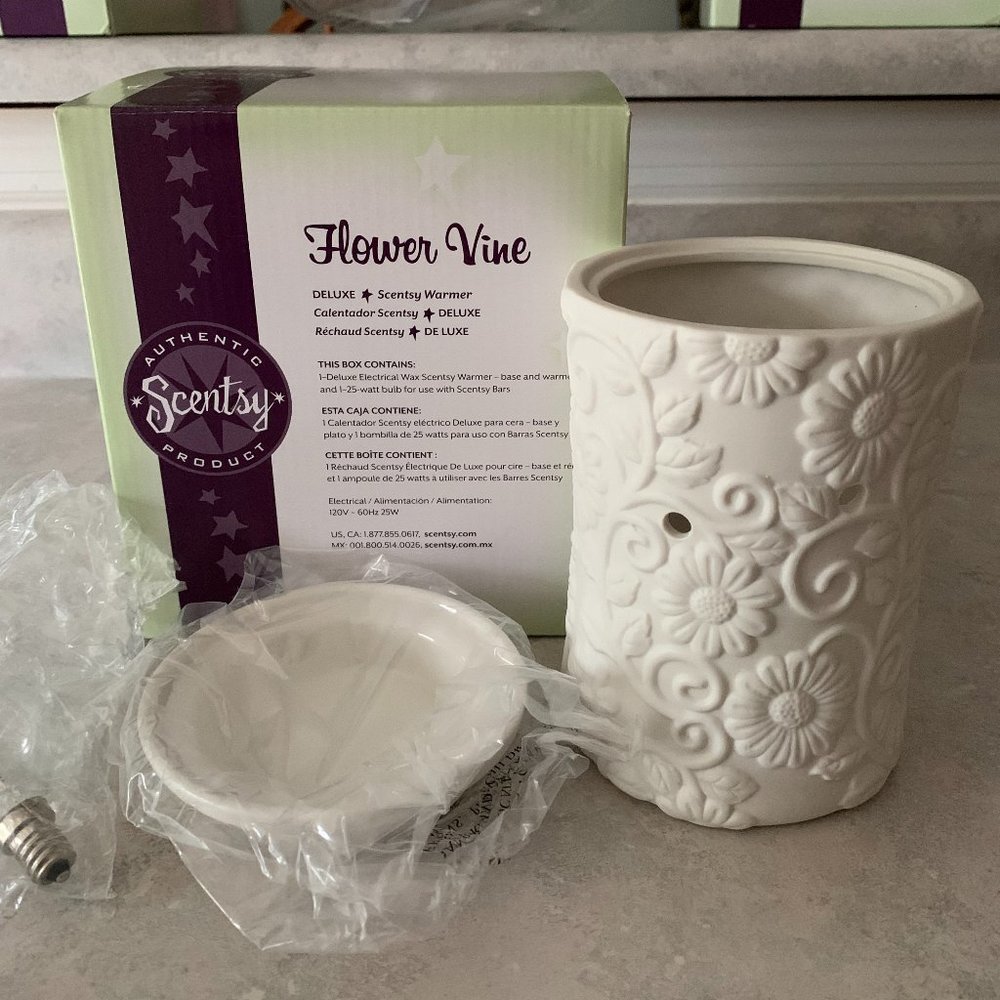Scentsy Deluxe Warmer- "Flower Vine"